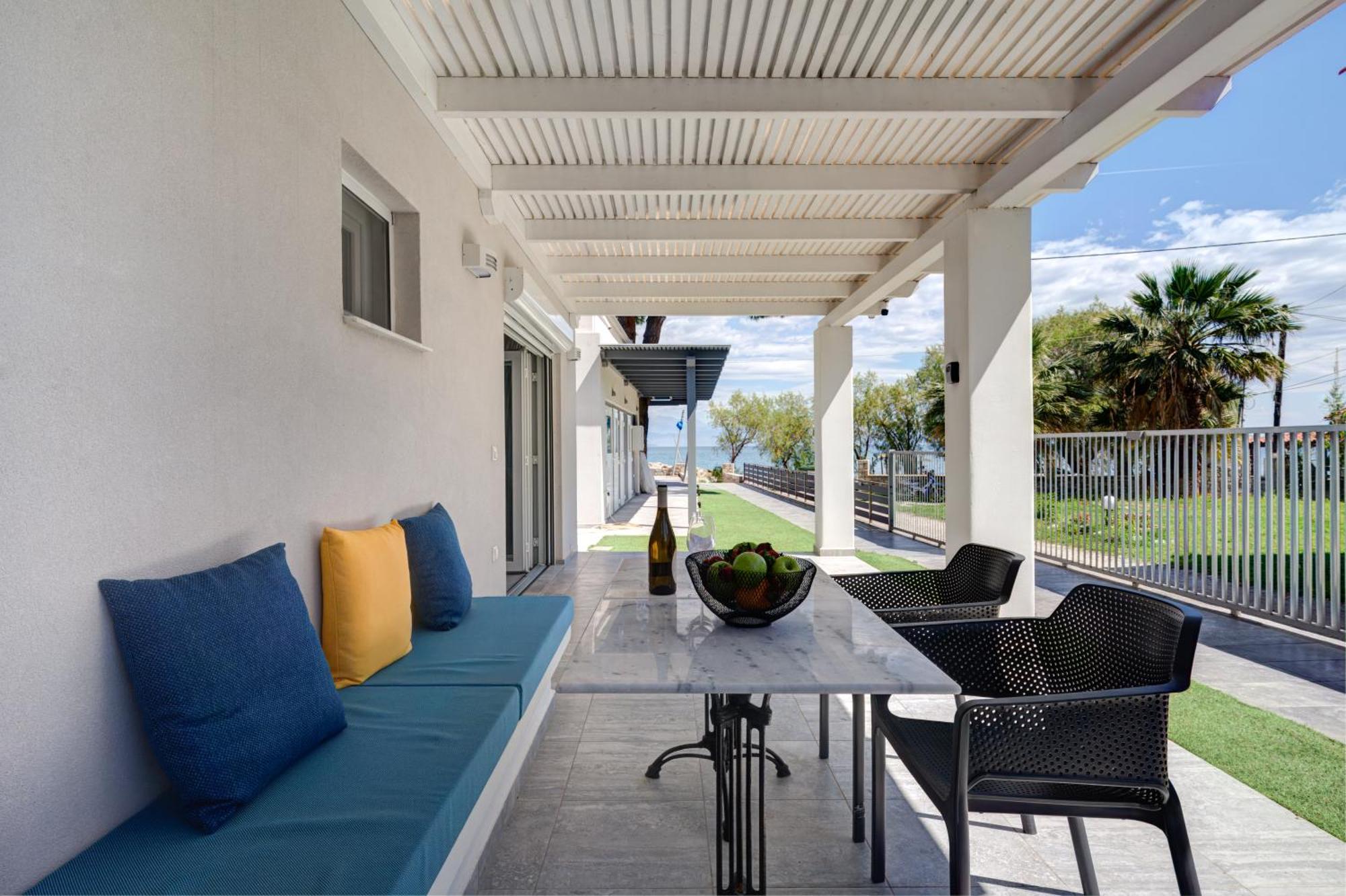Molos Beachfront Apartments In Diakopto Eksteriør billede