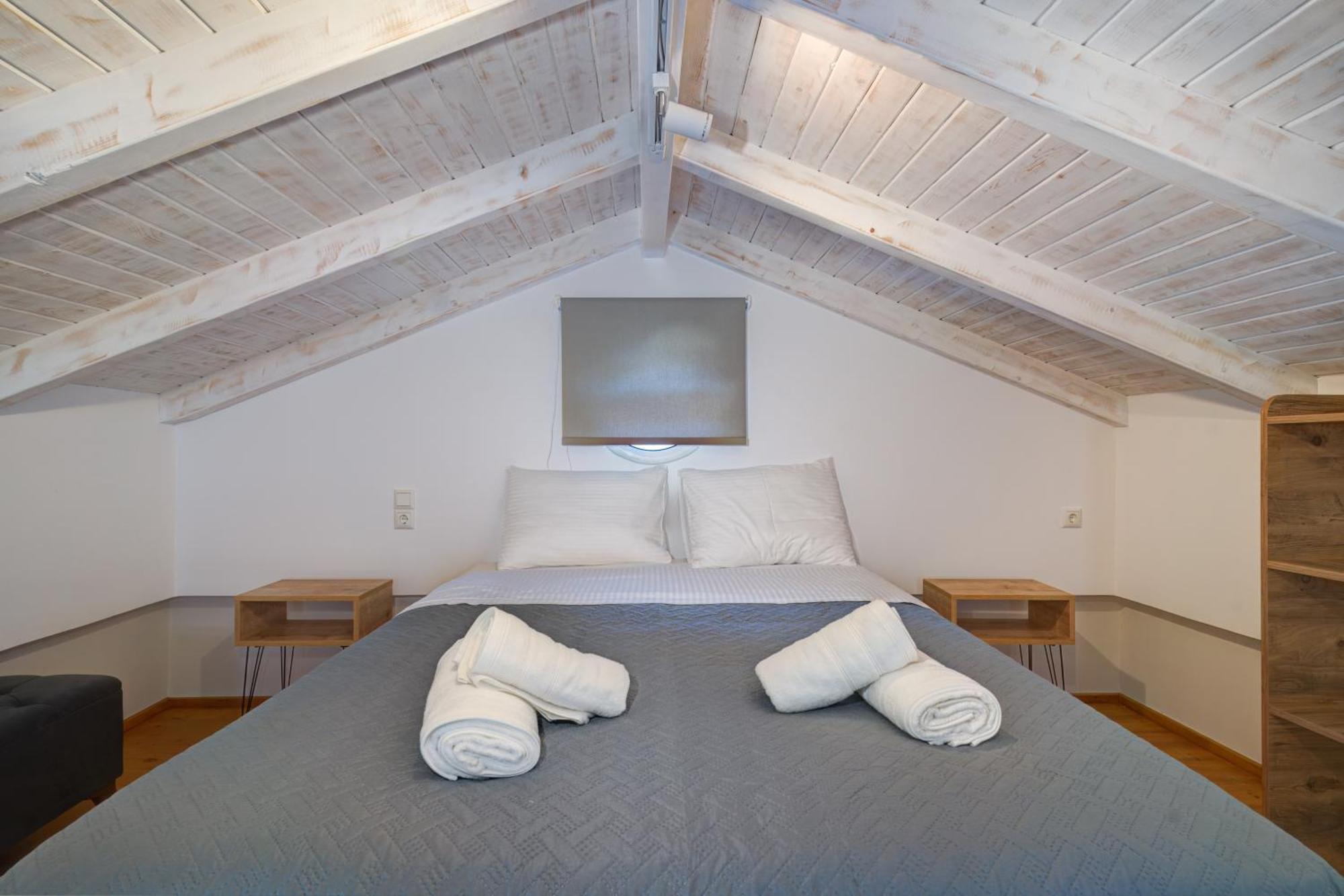 Molos Beachfront Apartments In Diakopto Eksteriør billede