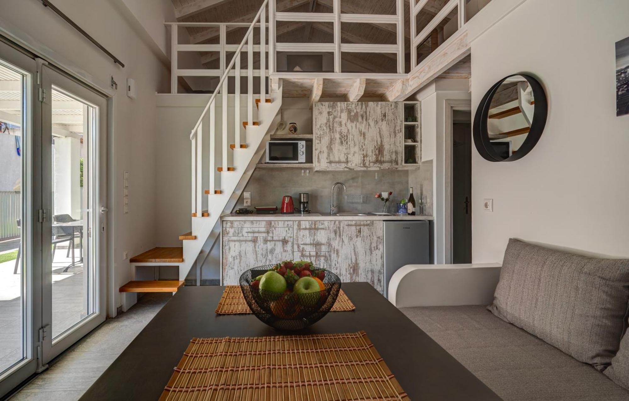 Molos Beachfront Apartments In Diakopto Eksteriør billede
