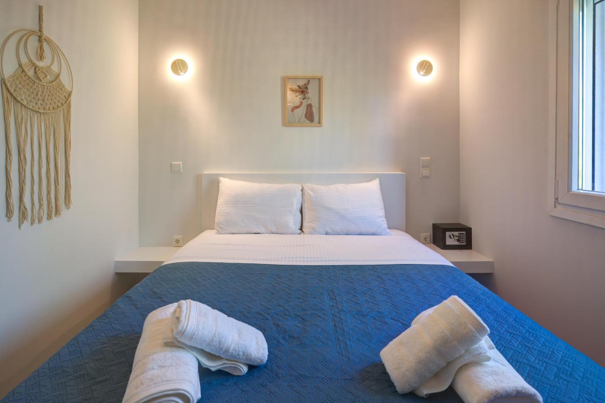 Molos Beachfront Apartments In Diakopto Eksteriør billede