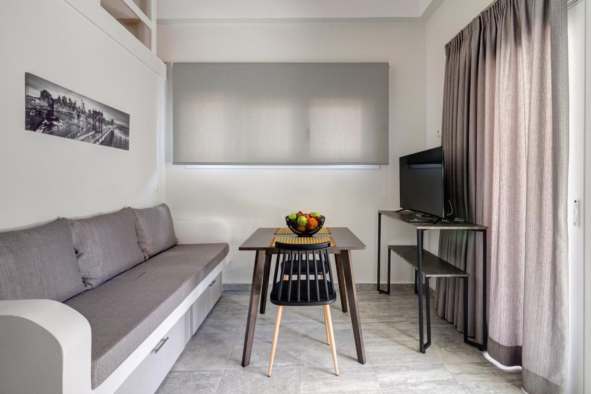 Molos Beachfront Apartments In Diakopto Eksteriør billede