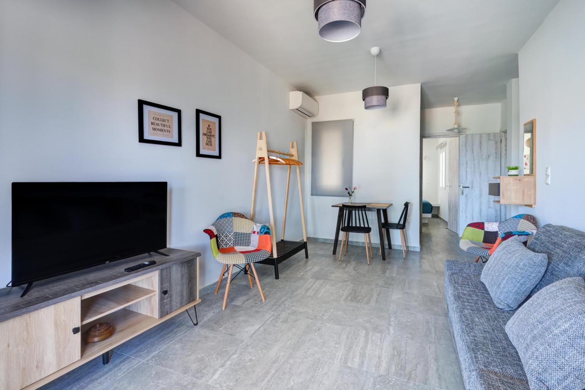 Molos Beachfront Apartments In Diakopto Eksteriør billede